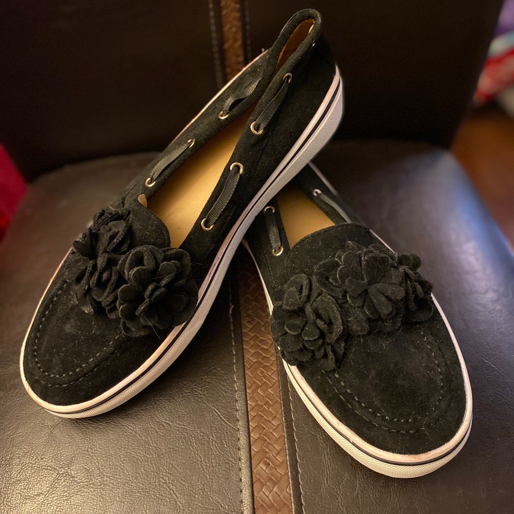 NWOT size 10 cute black floral tennis shoes